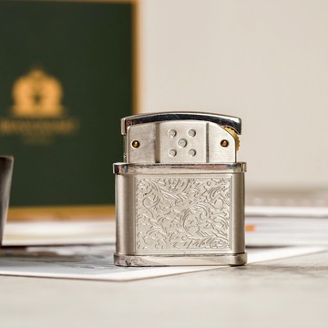 [快速出貨]【BRAVOMART HOME】 銅殼復古時尚銀色雙面雕花瓦斯氣體打火機  生日禮物 送禮推薦 男生禮物 摩羯座 水瓶座 禮物獨家 新品上市 情人節禮物