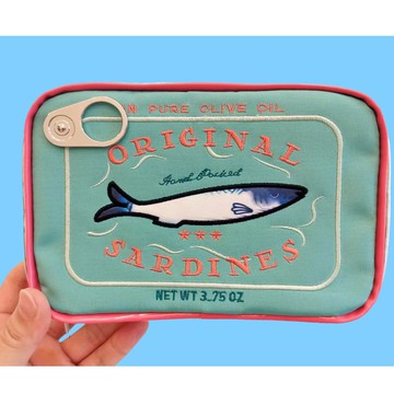 低價下殺🤩大容量沙丁魚化妝包精美刺繡收納包家用旅行之首選化妝包便攜外出 ZC7S