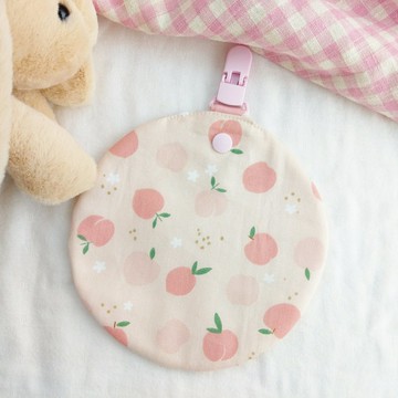 粉紅蜜桃。附夾圓形棉布手帕 (可繡名字)