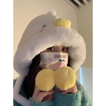 秋冬可愛白色小黃鴨帽子頭套球球帽子保暖毛絨加厚護耳帽騎車帽潮