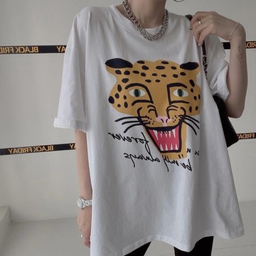 MOCO微笑老虎英文字印花圓領棉質寬鬆T恤