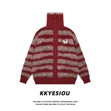 KKyesiou本命年限定紅色條紋立領針織開衫男女水貂絨情侶毛衣外套