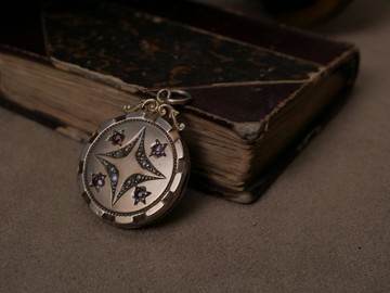 19世紀後期 法國 星芒圖騰相片墜