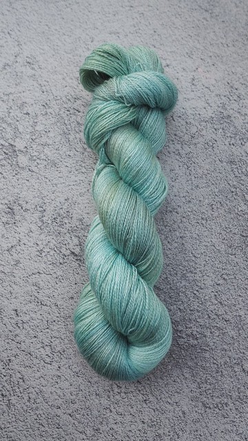 手染蕾絲線。玉石 (55 BFL/45 Silk)
