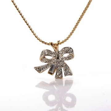 D ORLAN 鑲鑽蝴蝶結項鍊(白色)