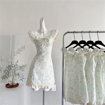 甜美薄荷綠小飛袖收腰蓬蓬吊帶碎花連衣裙女夏