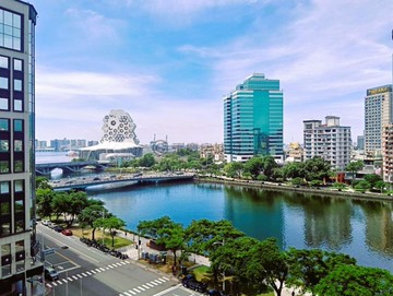 光榮碼頭愛情河左岸 愛河畔景觀全新輕裝潢2房｜高雄市前金區河東路