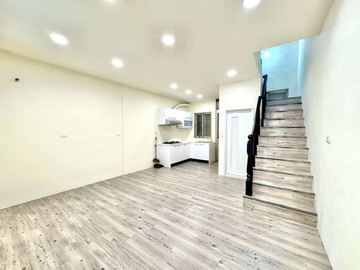 市區大遠百全新整理車庫透天｜新竹市東區福德街