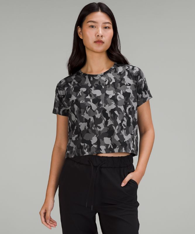 Lululemon Women's New Year Cates T-Shirt Online Only, Rabbit All Over Print Grey Multi Size 6