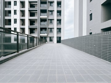 梧棲靠近沙鹿/超級大大露台/昌祐又1讚/二房｜台中市梧棲區中華路二段