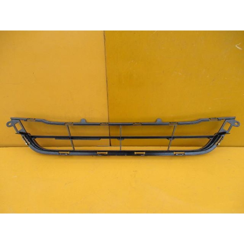 e24キャラバンロイヤル純正グリル