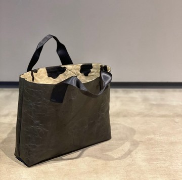 【東京直送】特殊機能性Tyvek®環保托特包 black   cow pattern fur/ 淺口M號