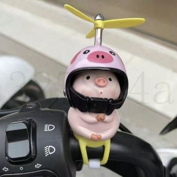 熱賣中電動車擺件車載卡通小豬裝飾品自行車柯基可愛配飾皮卡丘頭盔蜻蜓