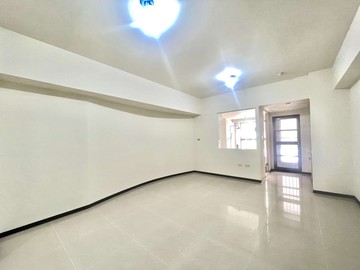 稀有️朝南邊間湯屋大套房附車位｜飯店式管理｜台中市西區華美街