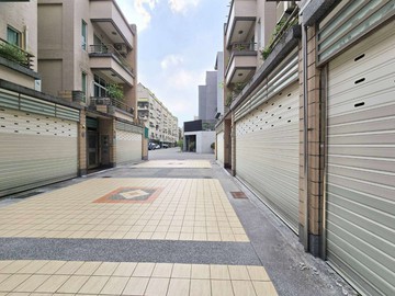 近公園6米大面寬朝南孝親雙車墅/住商天河~小朱｜台南市東區裕華三街