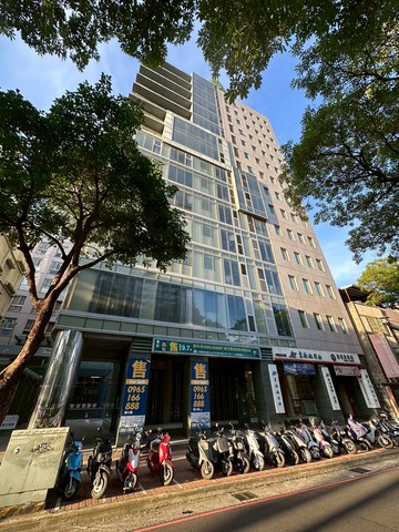 黑手A臺灣大道市政香榭大面寬店面｜台中市西屯區台灣大道二段