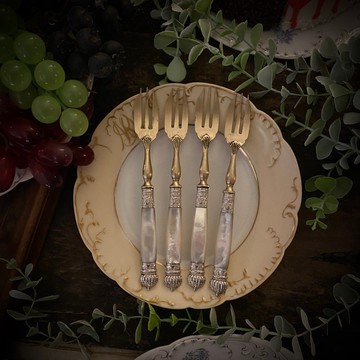 法國Belle Époque風格珍珠母貝銀套柄 黃銅蛋糕側寬叉