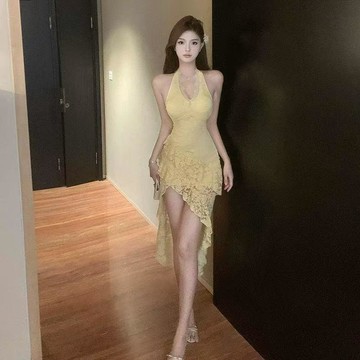 【荷葉邊蕾絲拼接】Glove 普領寧 不規則 掛脖 露背 包臀 黃色 連衣裙 裙子 連身裙 新款 台灣出貨
