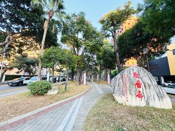 我承辦賴厝國小輕屋齡五房大面寬並排雙車電梯別墅｜台中市北區梅川西路三段