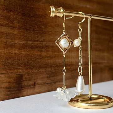 不對稱白色鈴蘭珍珠耳環 耳夾