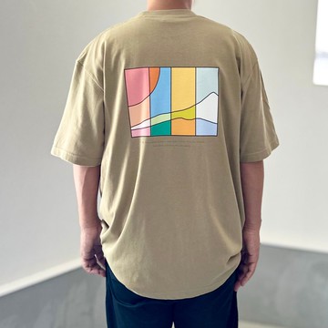 2025新款【男女皆宜】four seasons 後印花寬鬆版型T恤 5色可選【沙色卡其】