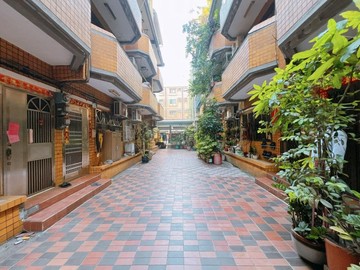 小港正漢民商圈可停車透天｜機能好｜居住品質佳｜高雄市小港區平治街