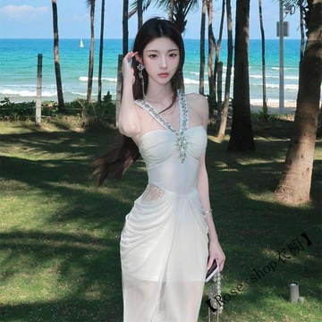 【臺灣出貨】🍉法式重工鑲鑽白色掛脖連衣裙女夏季氣質名媛魚尾長裙海邊度假裙子 連身裙 連衣裙 洋裝 辣妹洋裝 氣質洋裝
