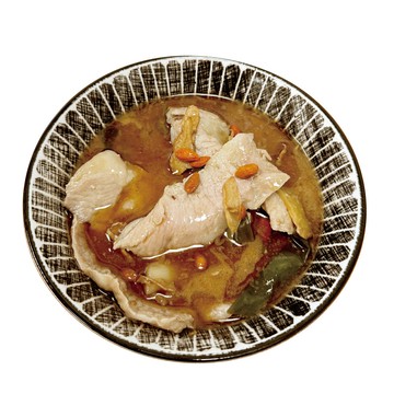 豪鮮食品(任選) 赤豪家庭私廚 麻油松坂豬料理組1組(僧帽肌200g 麻油醬包 100g/組)