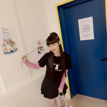 QUEENSHOP_ S 女裝 短袖 P/D幽靈 吉他幽靈印圖短版上衣 兩色售 現+預 【01190255】