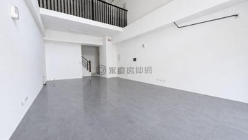 小港核心商圈雙學區1+夾層平車金店面｜高雄市小港區港平路