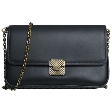 BOTTEGA VENETA  頂級NAPPA羊皮經典編織邊斜背包(黑/547023)