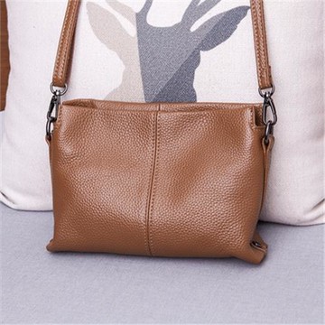 香港新款高級感斜挎潮牌時尚質感小皮包女百搭真皮斜跨單肩包