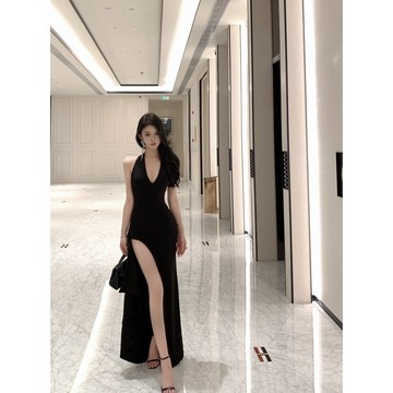 【❤️台灣現貨 隔日到貨】假日舞會掛脖連衣裙女 赫本風高階感小禮裙 修身顯瘦性感長裙 黑色洋裝 V領露胸長款洋裝