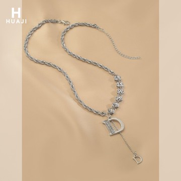 花跡字母D吊墜項鏈女輕奢小眾設計感鑲鉆鎖骨鏈秋冬季百搭頸鏈