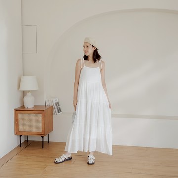 QUEENSHOP_ S 女裝 皺皺橫條紋理蛋糕長洋裝 三色售 現+預 【01086981】