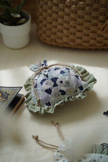 荷葉束口收納袋/萬用包/化妝包 淺紫繁花