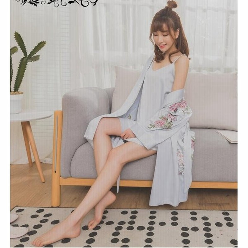 ガウン レディース 長袖 パジャマ 部屋着 寝間着 ナイトウェア ルームウェア 上下セット 華やかな豪華刺繍のサテン ガウン と キャミソール ワンピース セット 通販 Lineポイント最大0 5 Get Lineショッピング