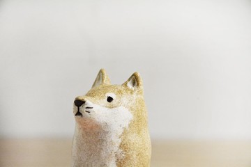 現貨區 帶點狐狸感的可愛小狗 陶偶 公仔 擺飾