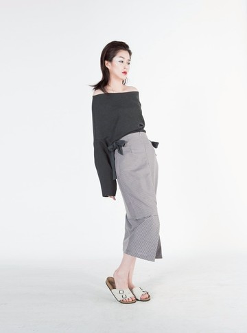 Thyra 裸肩彈性罩衫