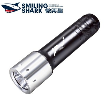 微笑鯊正品 Q09 專業級潛水手電筒 IPX8強光潛水燈  80米深潛防水手電筒 深海夜潛照明燈 專用水下照明燈