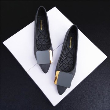 尖頭單鞋女2026年春季新款百搭四季平底鞋方扣時尚瓢鞋軟底豆豆鞋