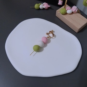 【甜點日－三色糰子ver.】一般款　　　　　　垂墜耳環