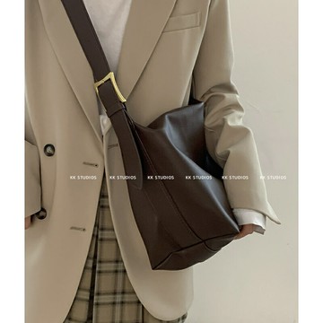 百搭大容量斜挎包包女2024新款潮休閑托特包小眾單肩腋下包通勤包【步行者戶外生活館】