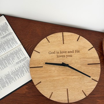 [實木時鐘] God is love and he loves you
