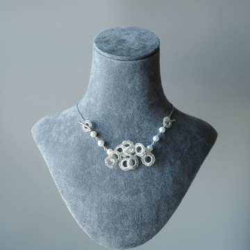 Full Bloom – 手工金屬線編織珍珠項鍊 銀色