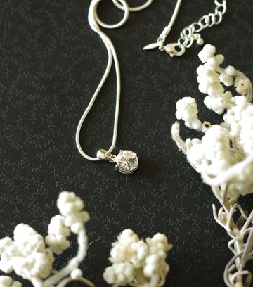 老又好古董珠寶Avon 銀色透明萊茵石單鑽項鍊