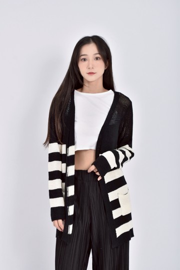 (S) 質感針織條紋長版黑色罩衫