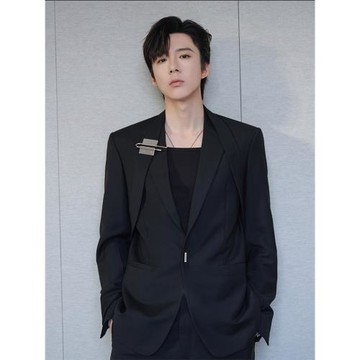 劉宇寧同款金屬鎖扣背帶西裝黑色男士春秋季設計感休閑西服夾克潮