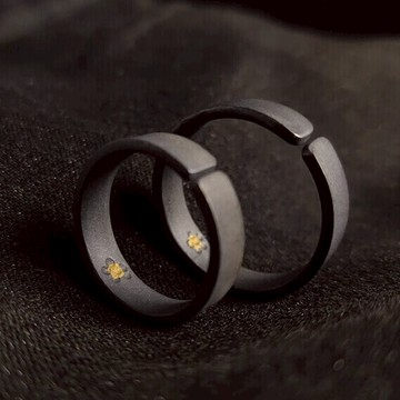 【消光黑金對戒】💍 消光黑沉穩內斂，內藏金花點綴優雅 輕奢感滿分，戒圍自由調整！ 生日 情人節 對戒