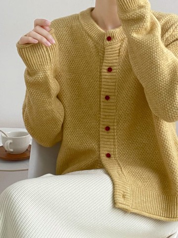 【百搭系列】靜色日著圓領撞色飾釦毛衣外套